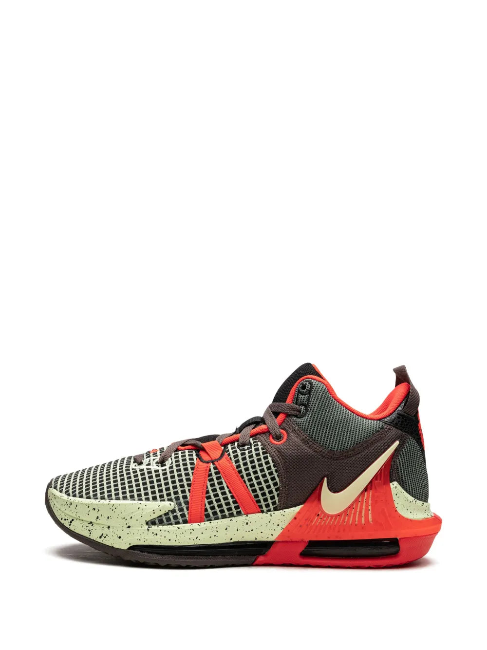 Basketball sneakers, green grid toe, black and red laces, grippy sole