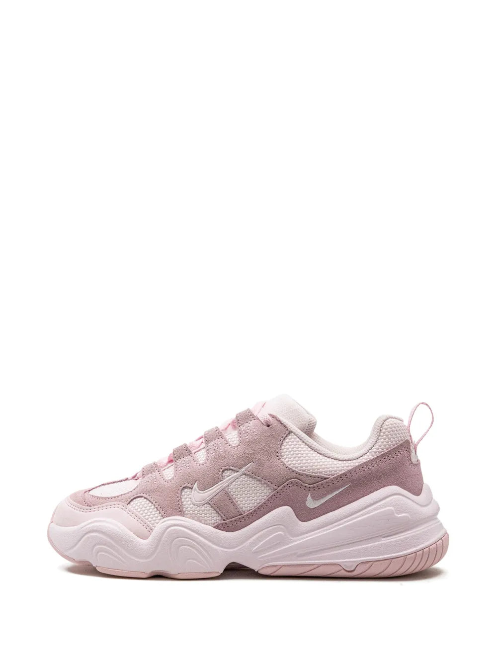 Pink lace-up sneaker with Nike logo, cushioned sole and lace loops