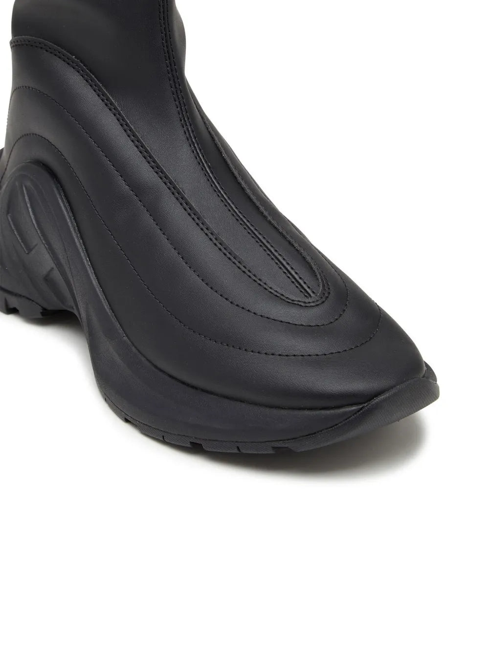 Diesel S-D-Runner black boot sneakers, close-up of side panel and embossed logo