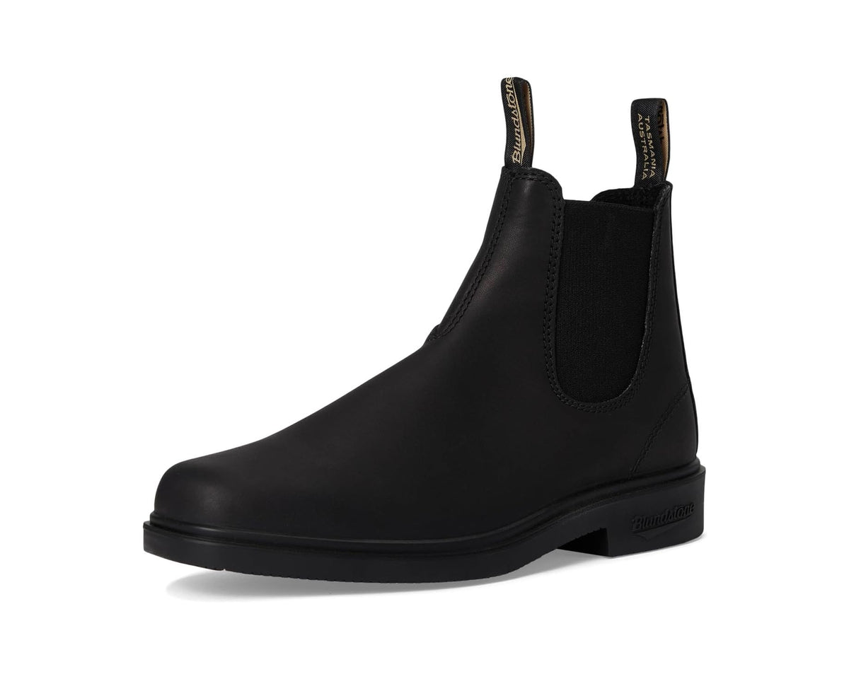 Black Blundstone unisex Chelsea boot with pull tabs and side elastic gore