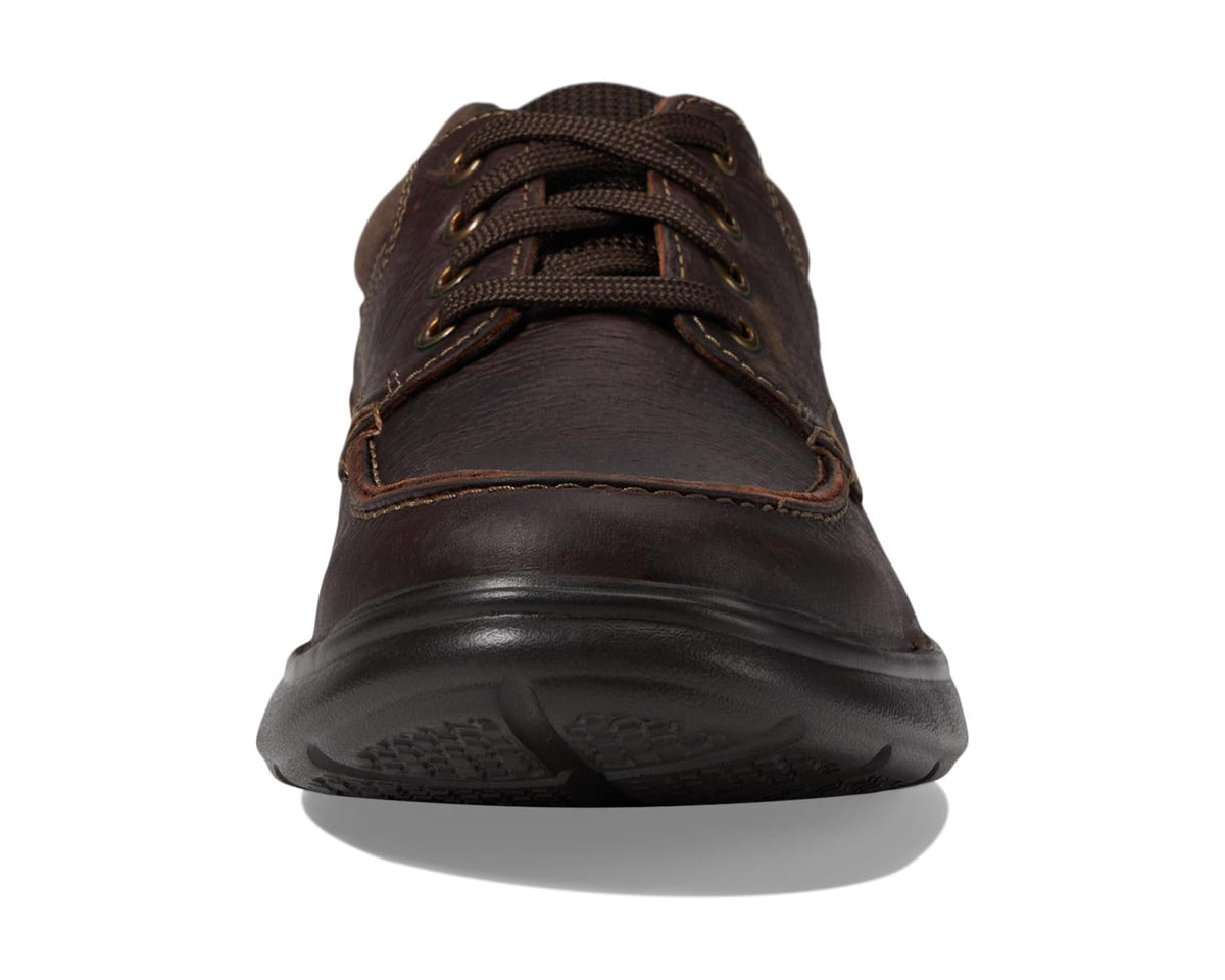 Clarks men’s brown leather lace-up shoe with round toe and front lace-up closure