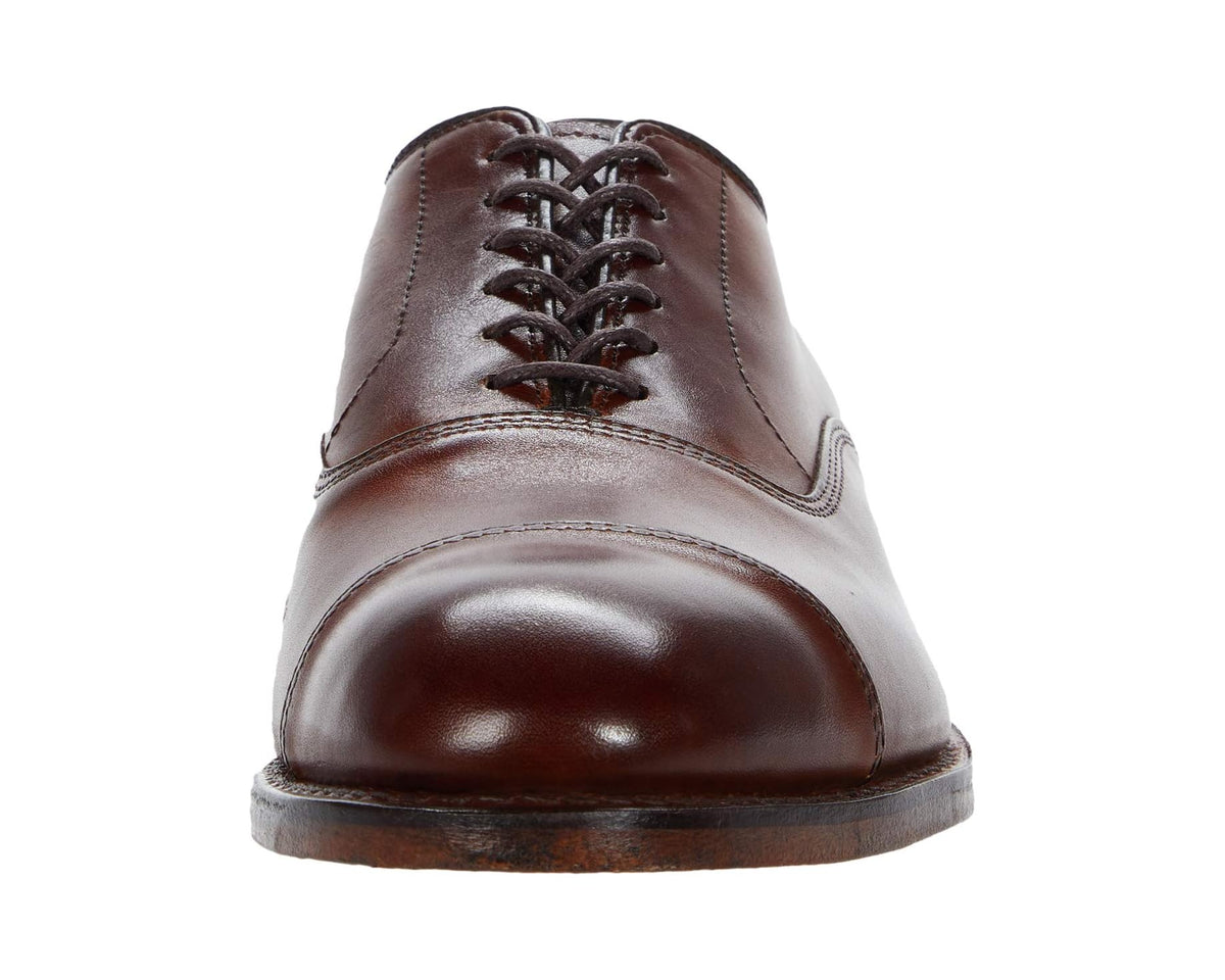 Allen Edmonds Park Avenue lace-up oxford with glossy toe cap and dark leather uppers.