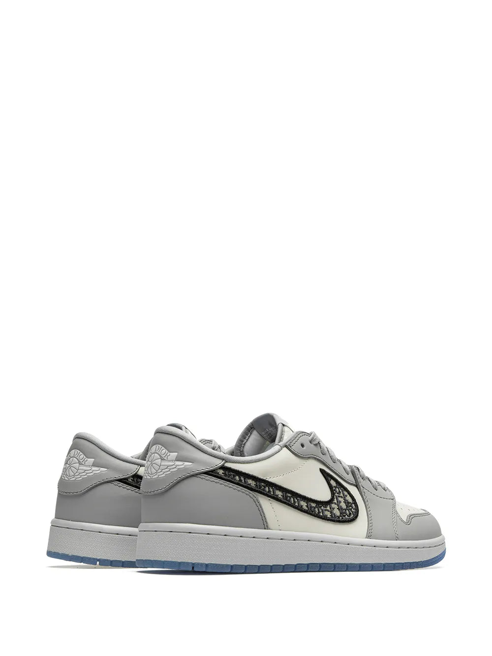 Low-top sneakers with gray heel panel, black logo stripe, blue outsole