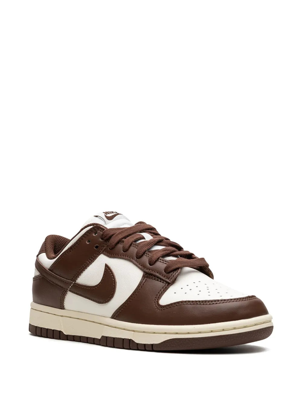 Low-top sneakers, brown and white leather uppers, lace-up with Nike swoosh
