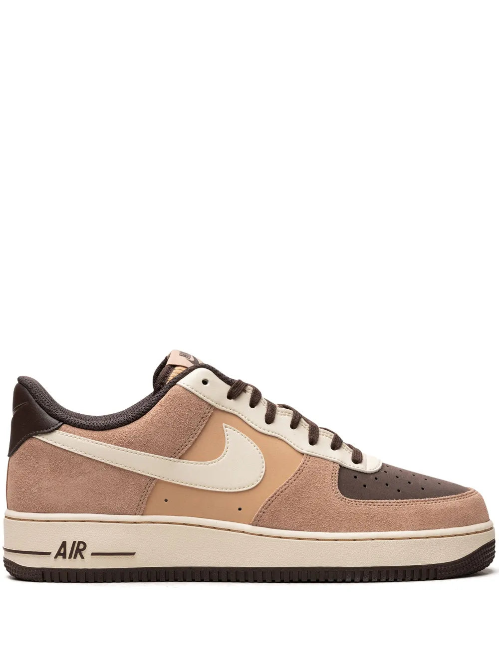 Nike Air Force 1 Low sneakers in tan and dark brown with lace-up and swoosh