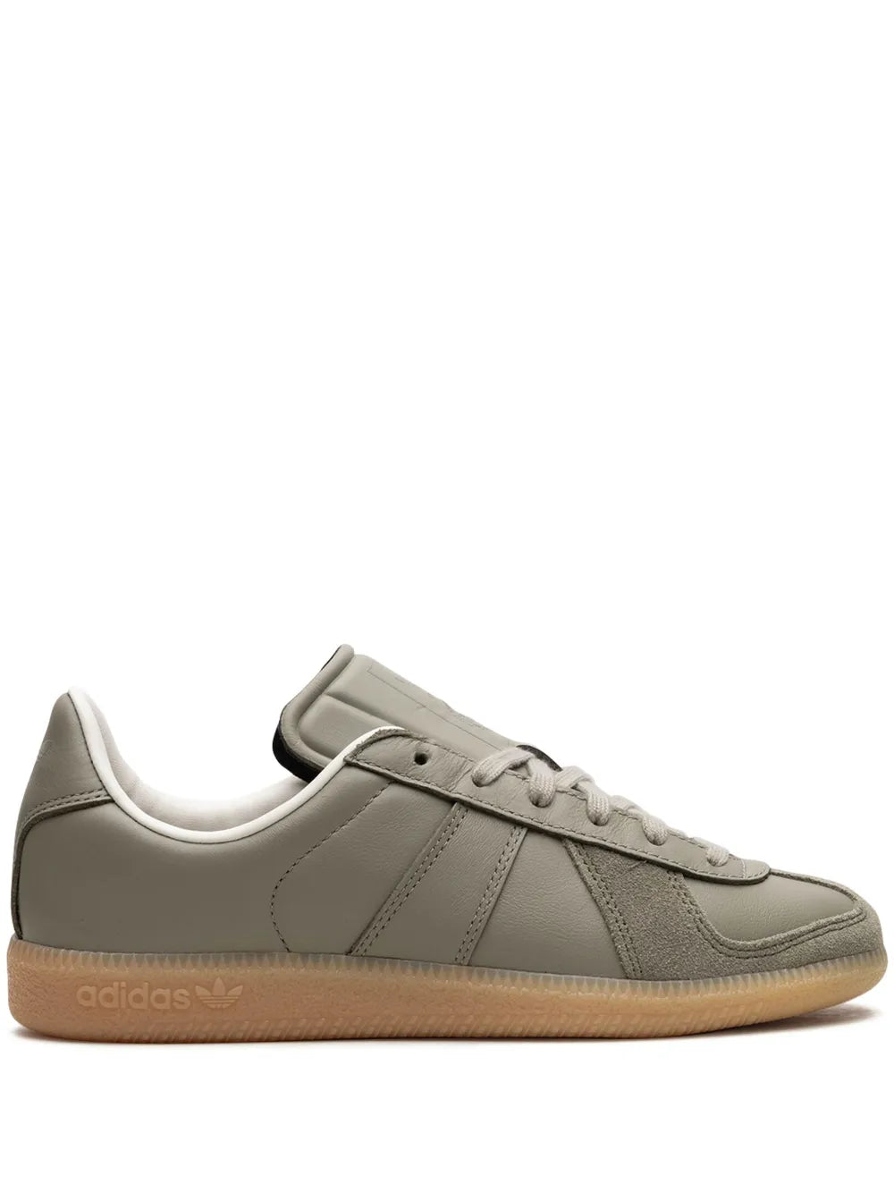 Low-top sneakers in gray leather with three stripes and lace-up front, gum sole