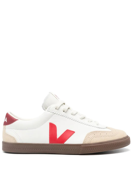 White leather panelled sneaker with red V logo and gum sole, lace-up