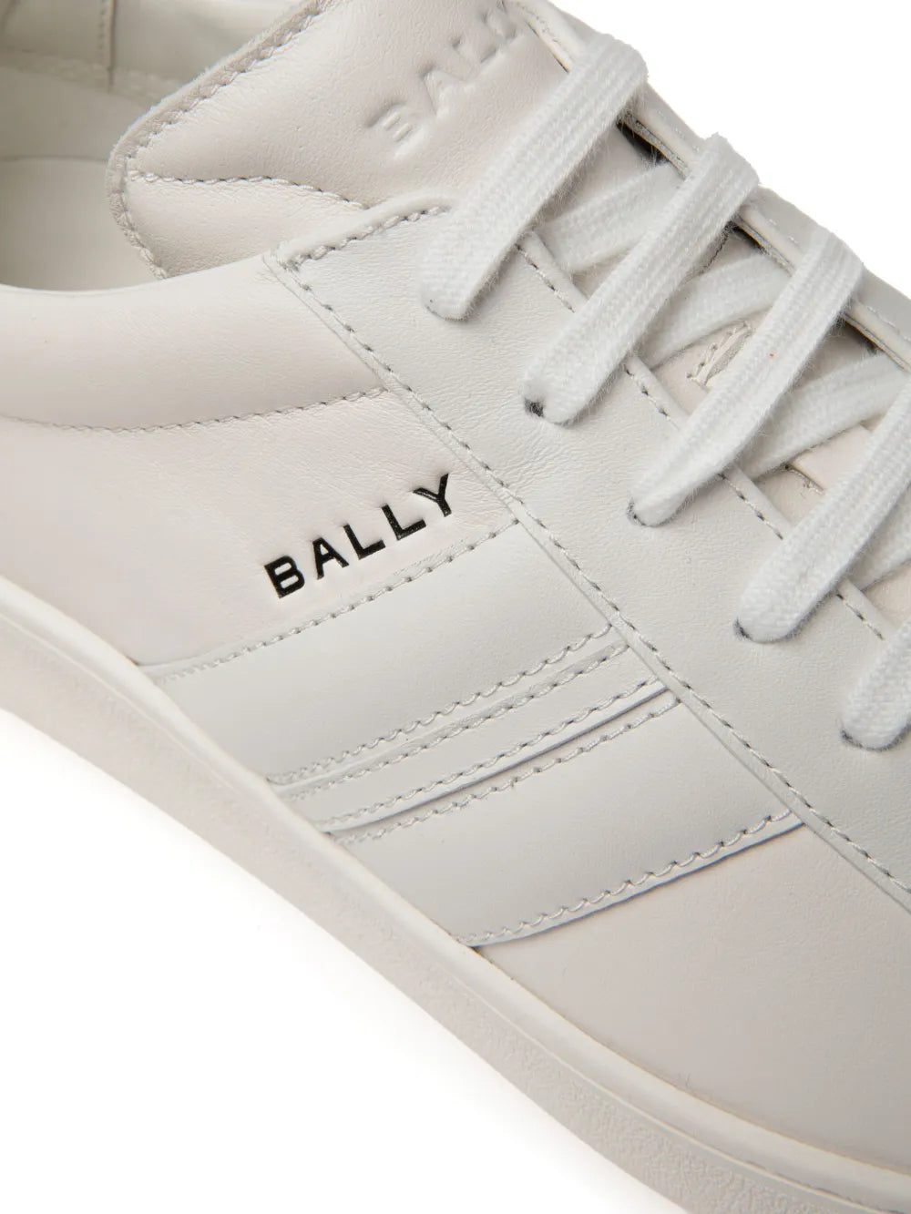 White leather sneakers with lace-up eyelets and BALLY logo side panel
