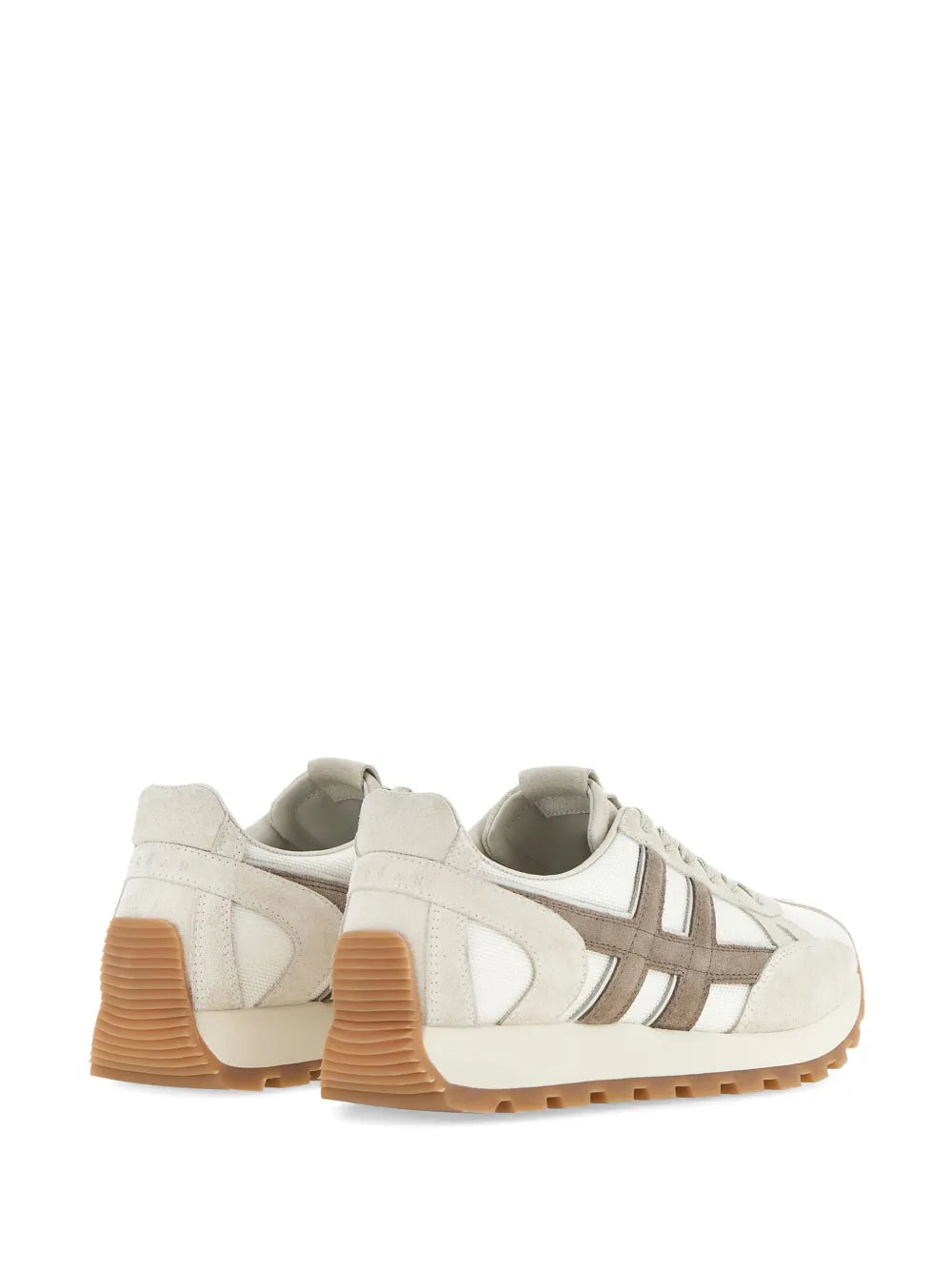 Hogan H671 sneakers heel view, off-white upper with taupe accents and gum rubber sole