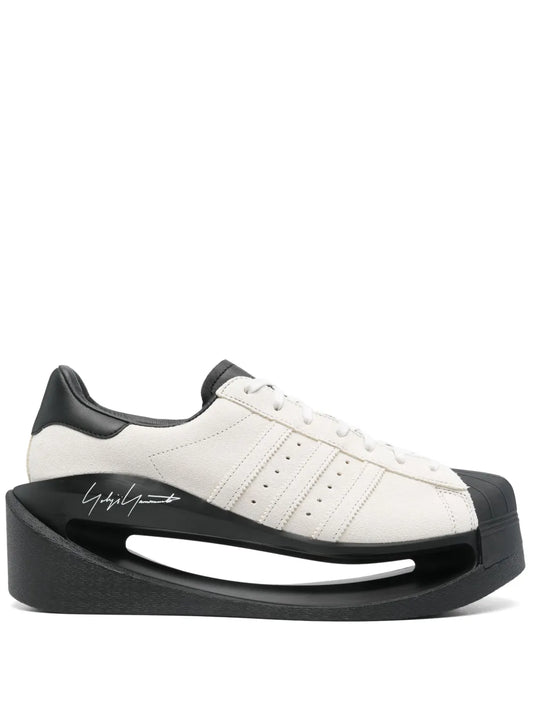 White and black low-top sneakers with lace-up and chunky rubber sole