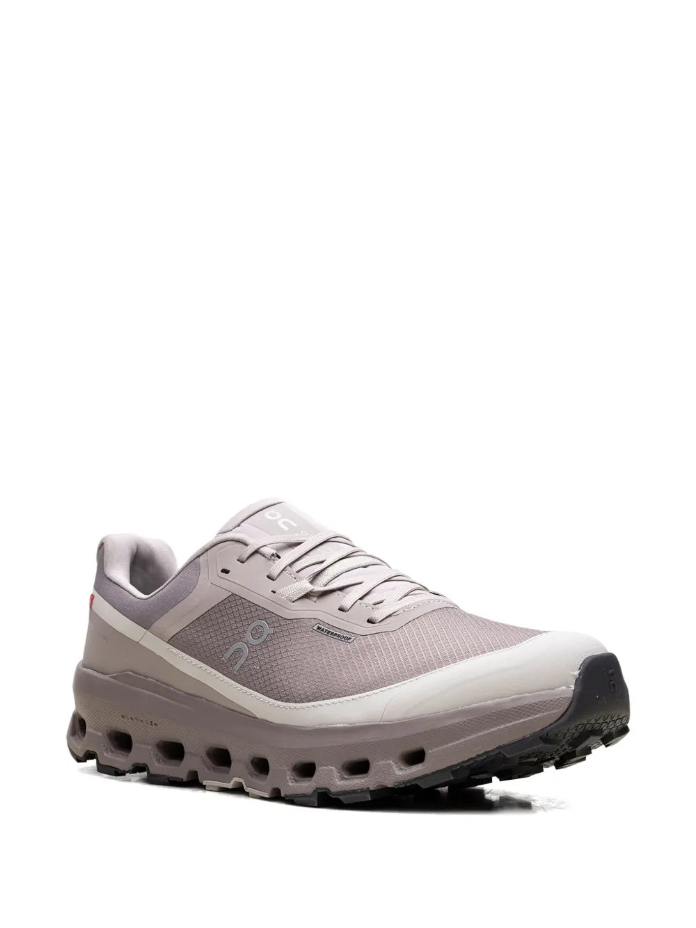 Waterproof running shoe in light grey, side profile with lace-up closure and tread