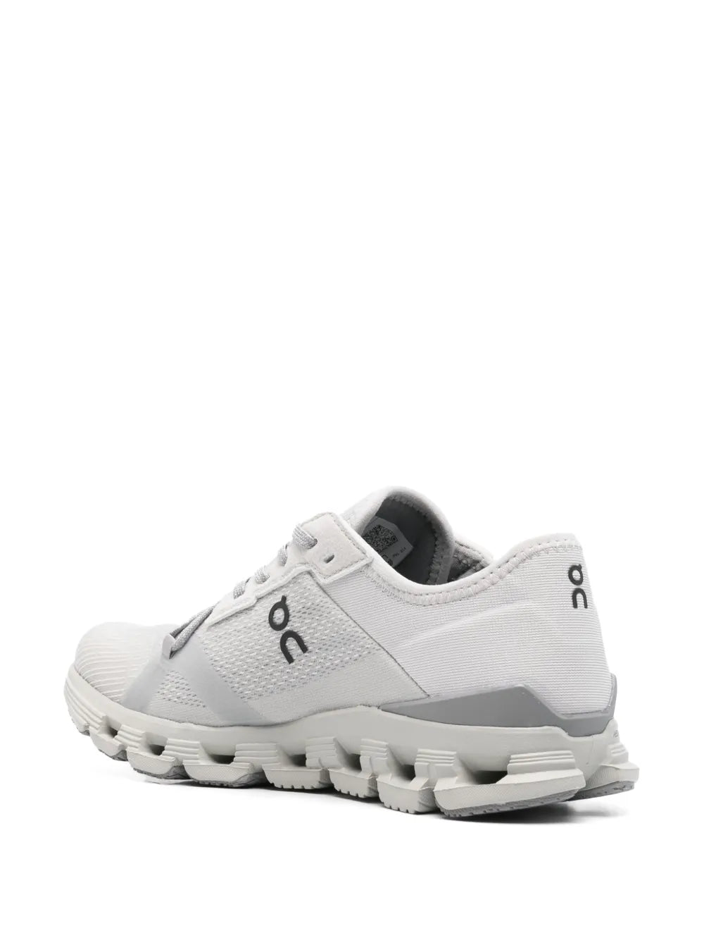 On Cloud X 4 light grey running shoes, rear view with molded heel and cloud pods
