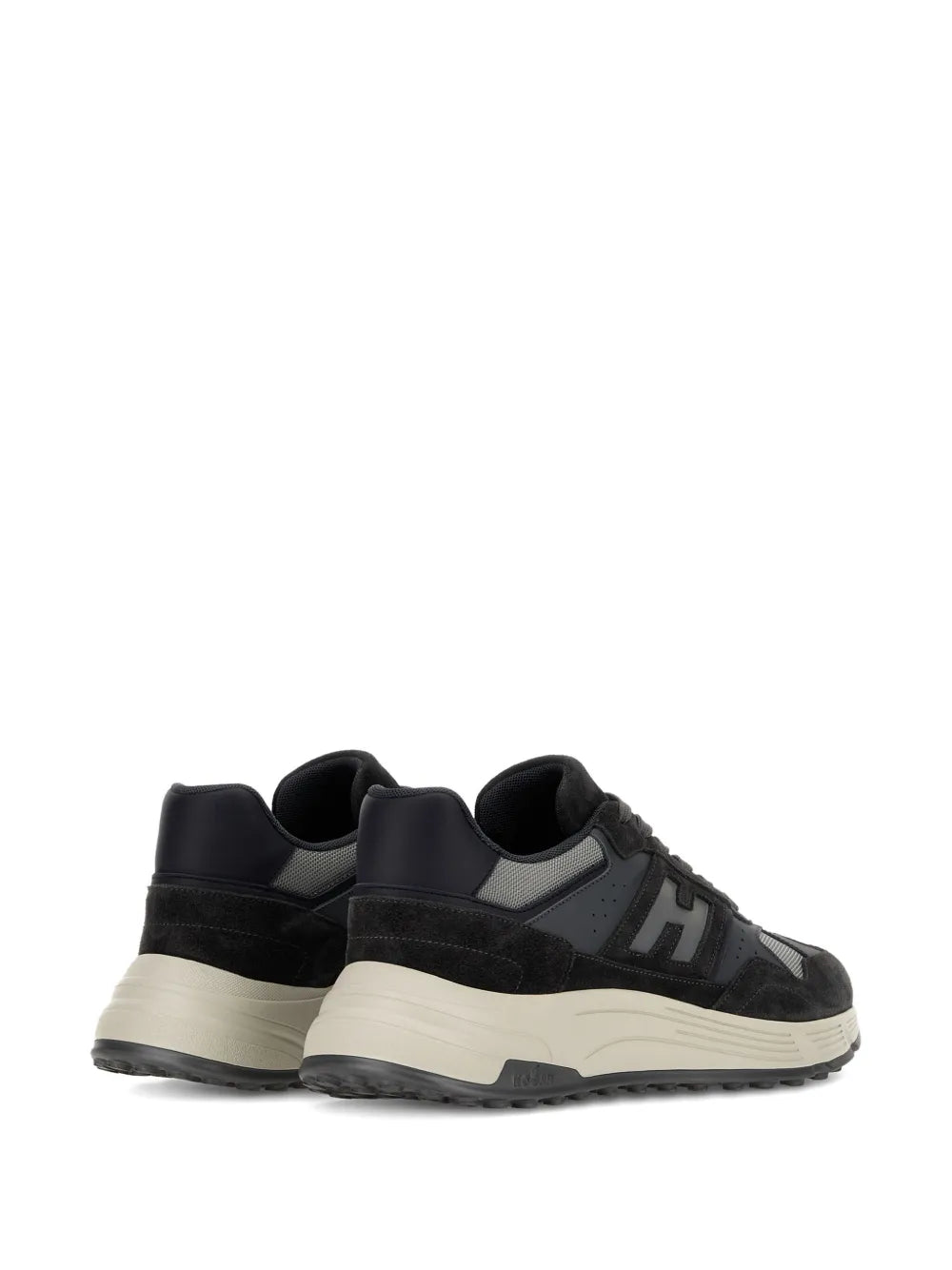 Low sneakers with black uppers, heel tabs, gray H logo, and beige midsole