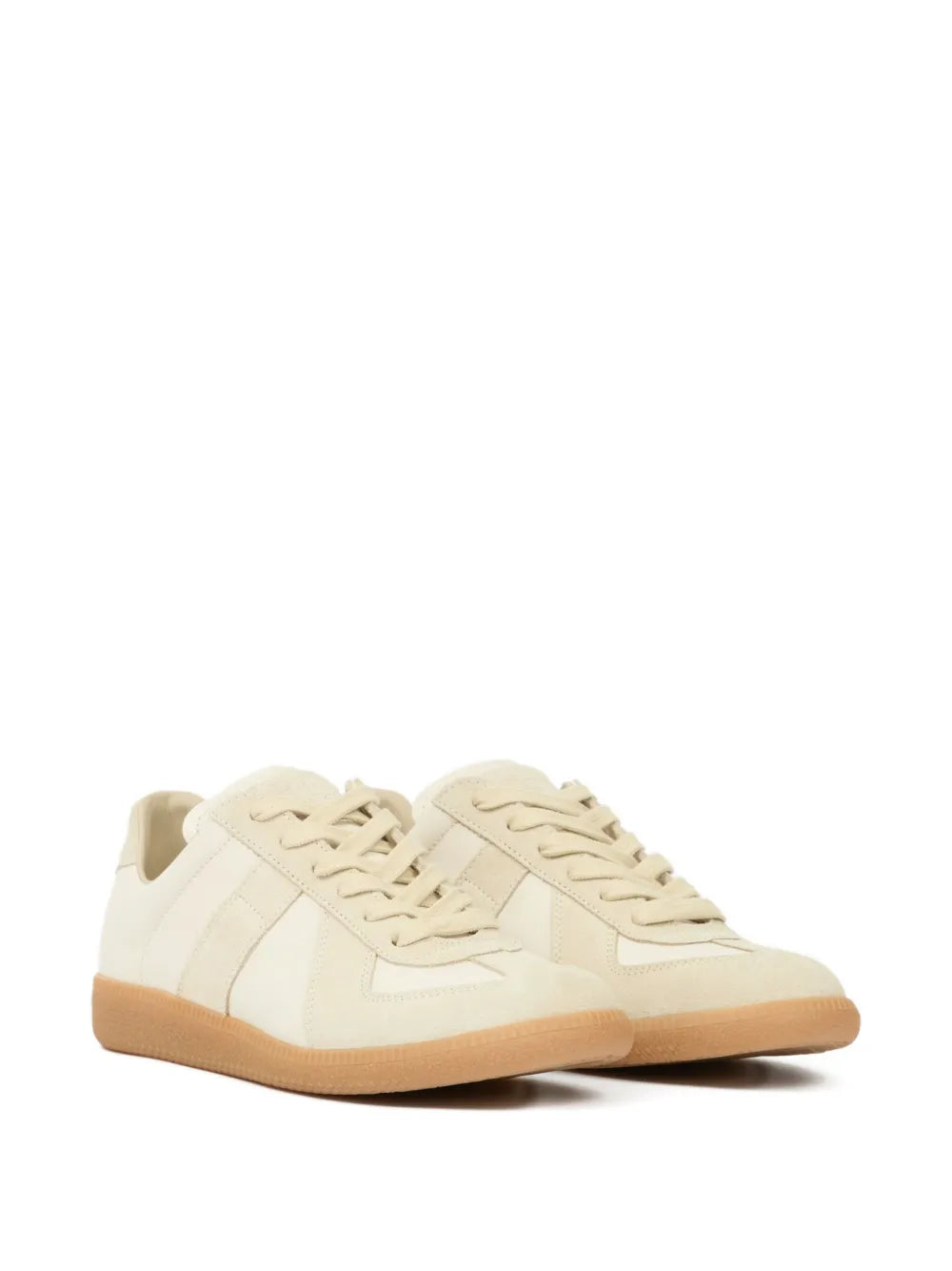 Beige low-top sneakers in side view with lace-up closure and gum sole