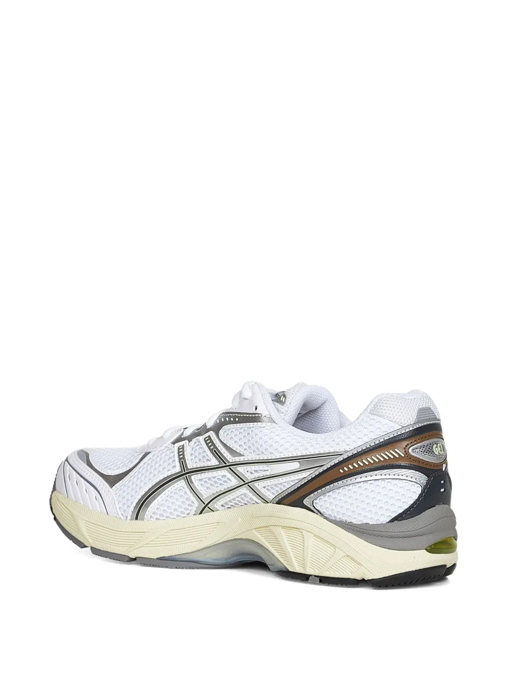 White panelled running shoe with rear detail, lace-up closure, beige/gray sole