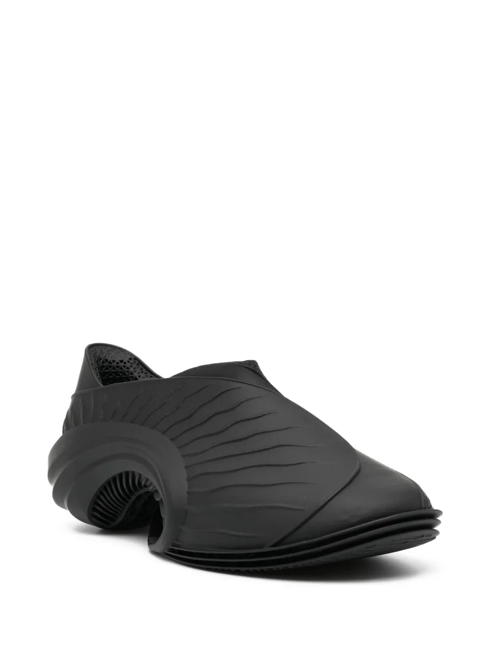 Black slip-on trainers with ribbed upper and ring-shaped sculpted sole side