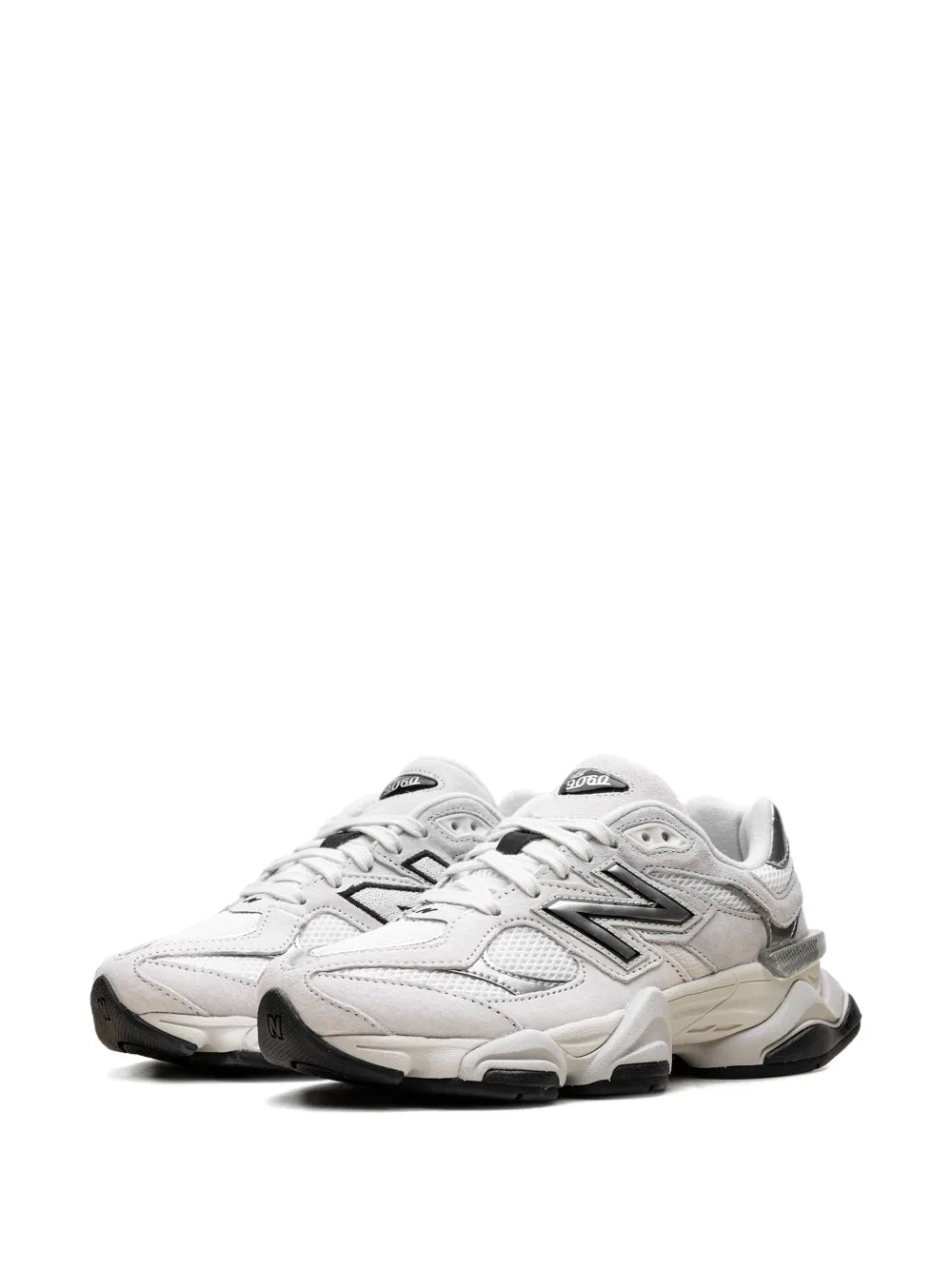 White low-top sneakers, N logo on side, chunky midsole, lace-up design