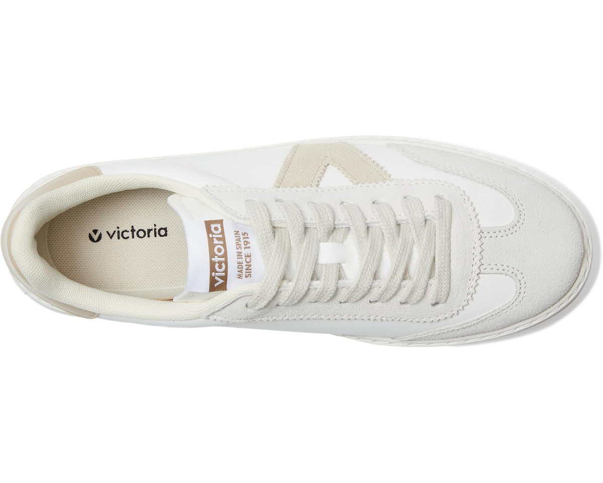 Unisex low-top sneakers, white interior view with lace-up and Victoria logo on tongue