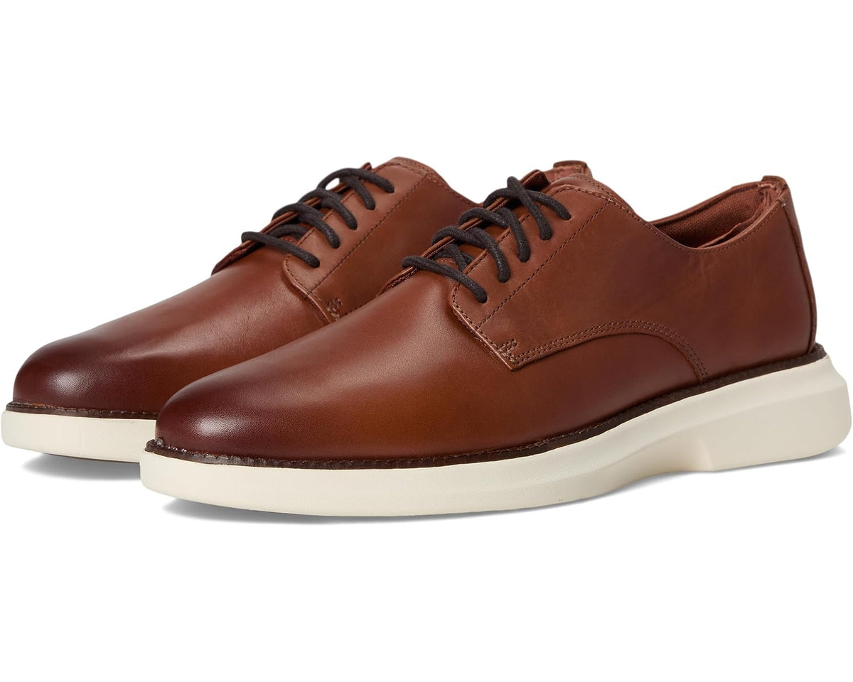 Brown plain-toe Oxford shoes with dark laces and cream rubber sole