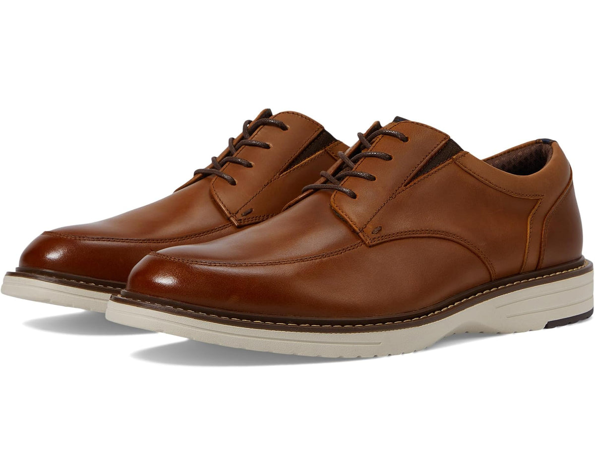 Cognac leather lace-up oxford shoes with moc-toe design and light rubber sole