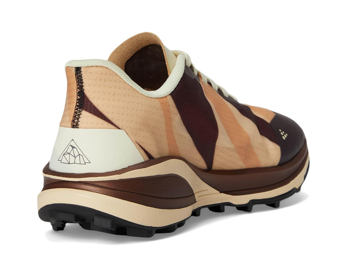 Men's trail running shoes heel and side view with beige and brown color blocking