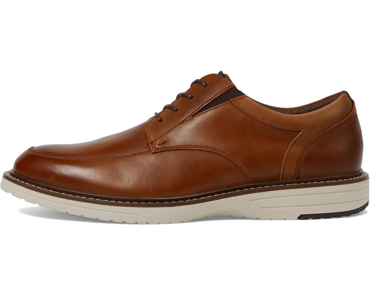 Cognac leather lace-up oxford shoe with moc-toe profile and light rubber sole