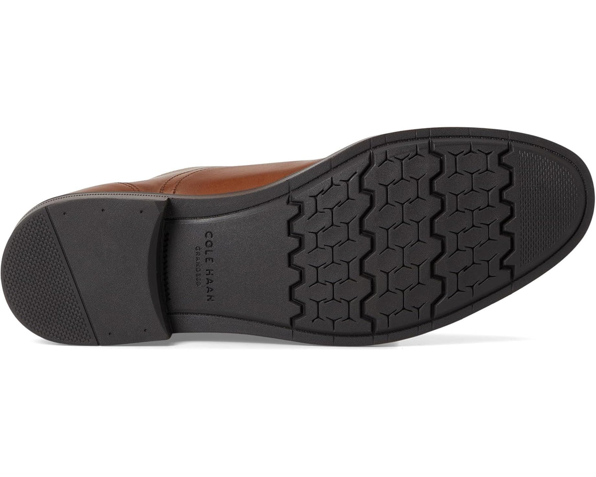 Men's oxford shoes outsole with hex-pattern tread, dark upper and black heel.
