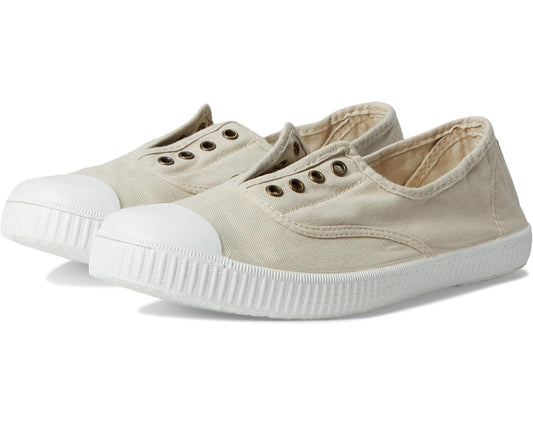 Women's beige canvas sneakers with rubber sole and metal eyelets