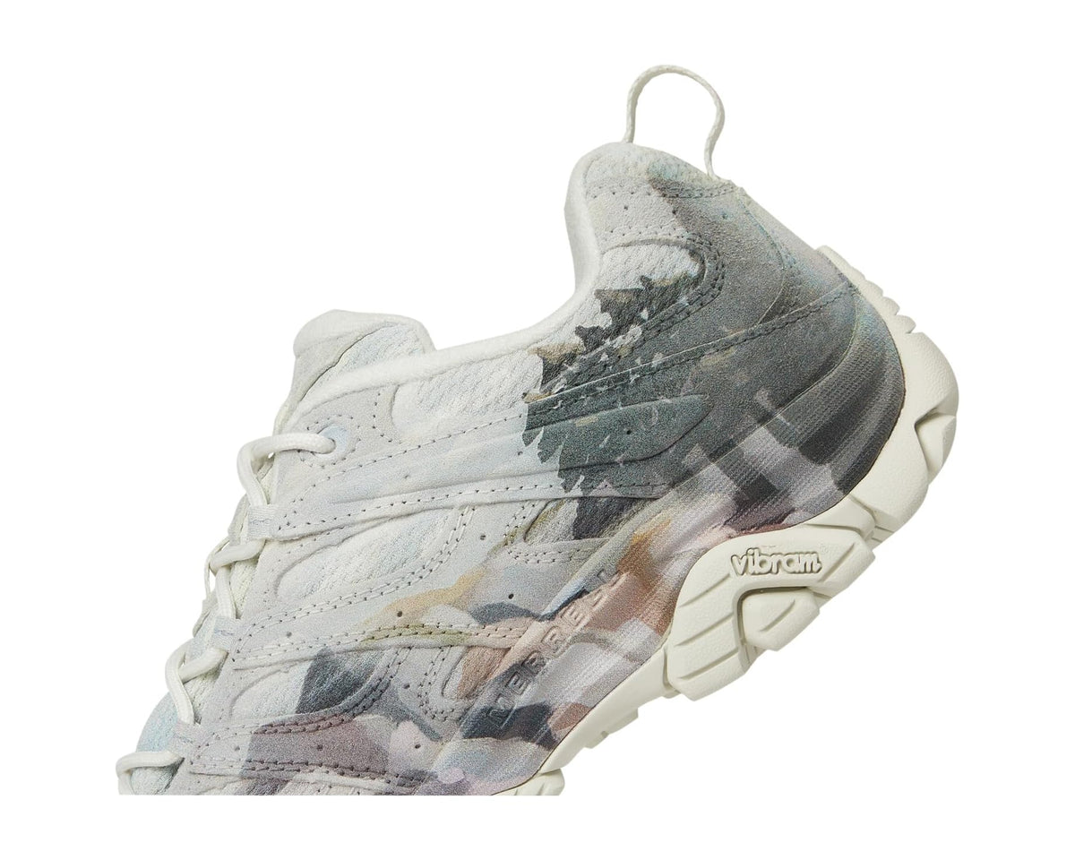 Light ecru lace-up shoe with camouflage pattern and Vibram-branded rubber outsole