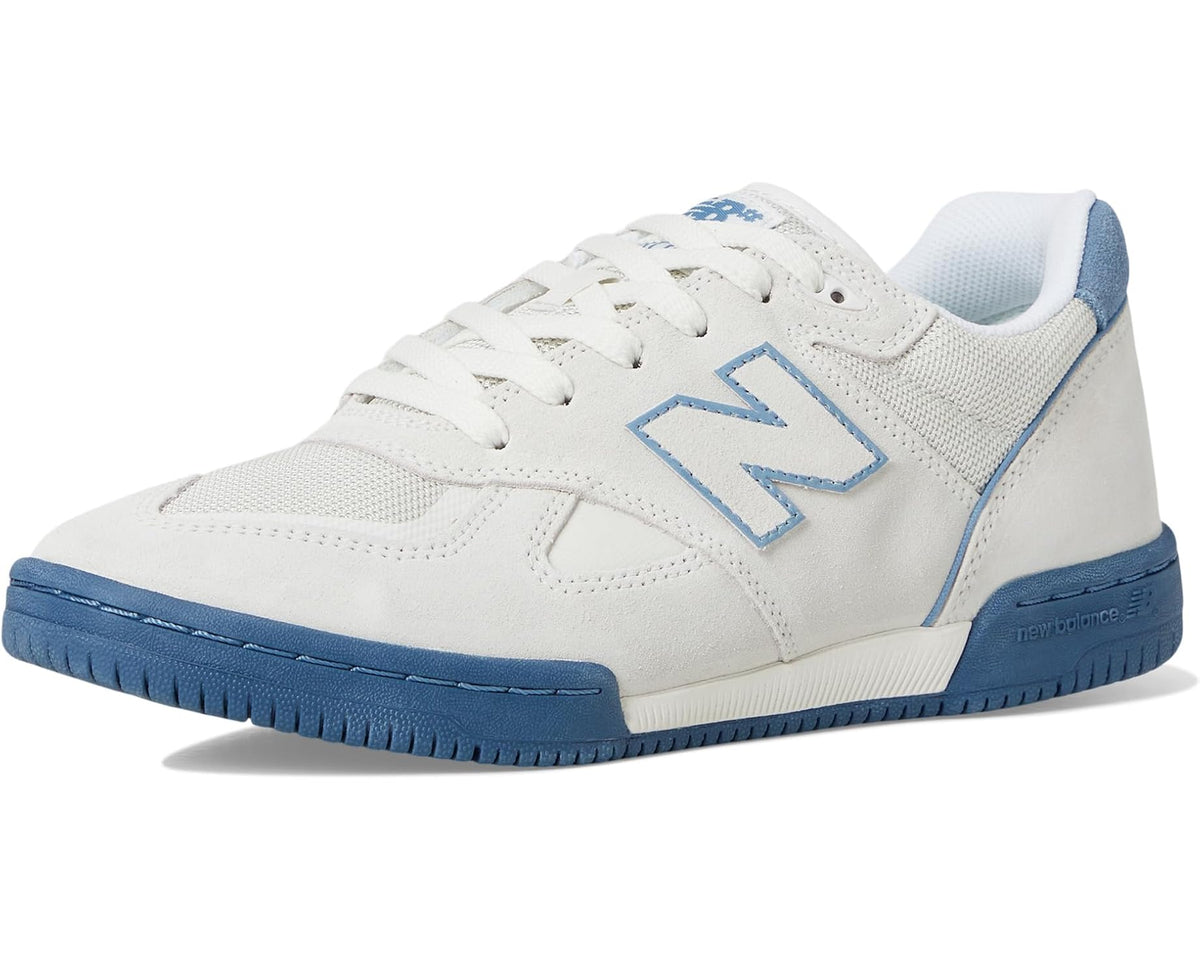 Light grey skate sneakers, front three-quarter view, white laces and blue N logo