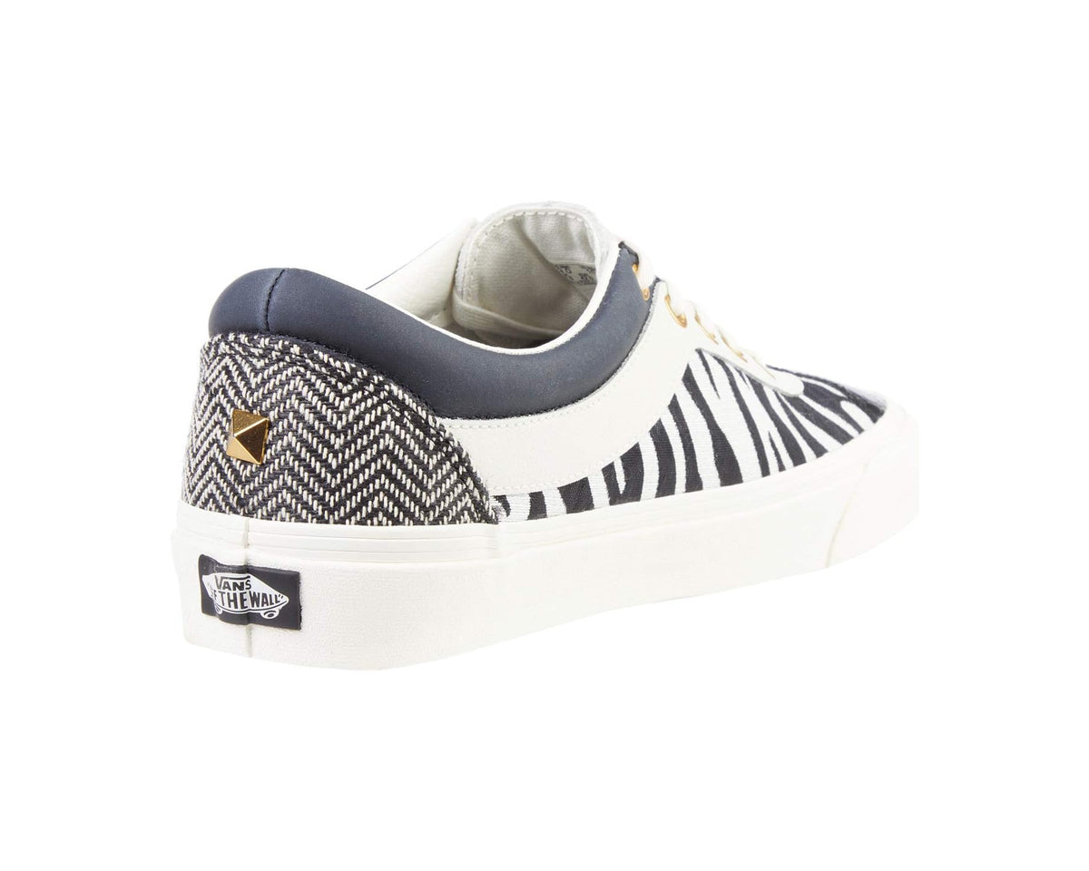 Unisex zebra-print low-top skate shoes with heel label and textured side panel