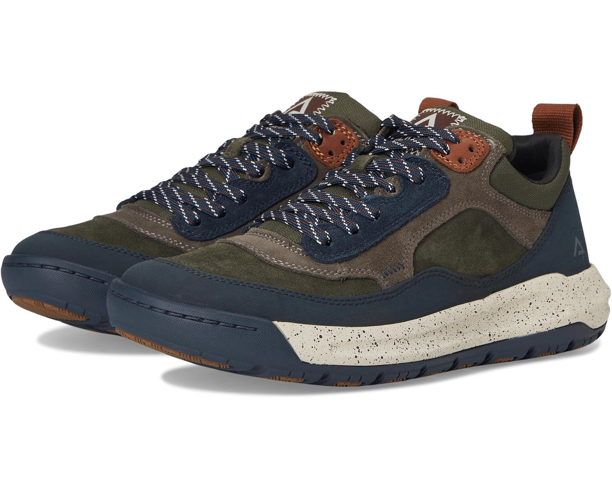 Men's green and navy lace-up sneaker with speckled midsole and padded heel