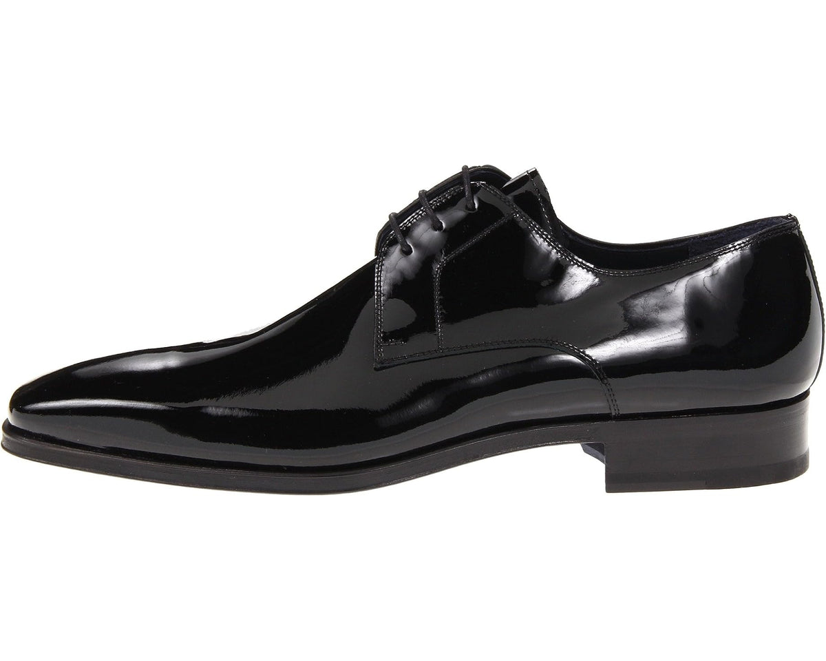 Men's black patent leather Oxford dress shoe, lace closure and low block heel.
