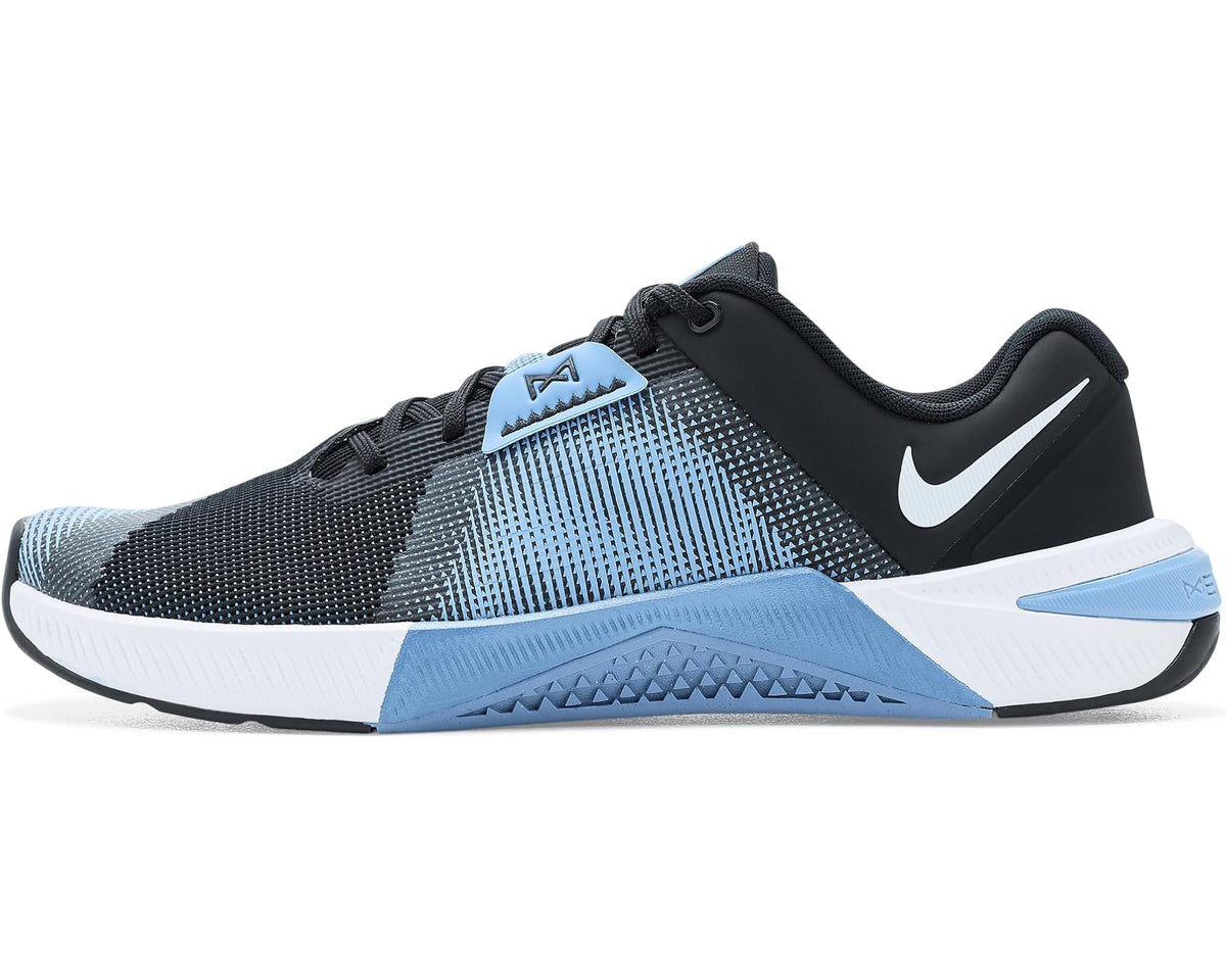 Men's lace-up training shoe, black heel, blue knit panel, white midsole, side Swoosh.