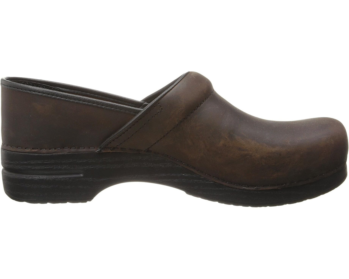 Antique brown oiled leather slip-on clog, side profile with contoured midsole