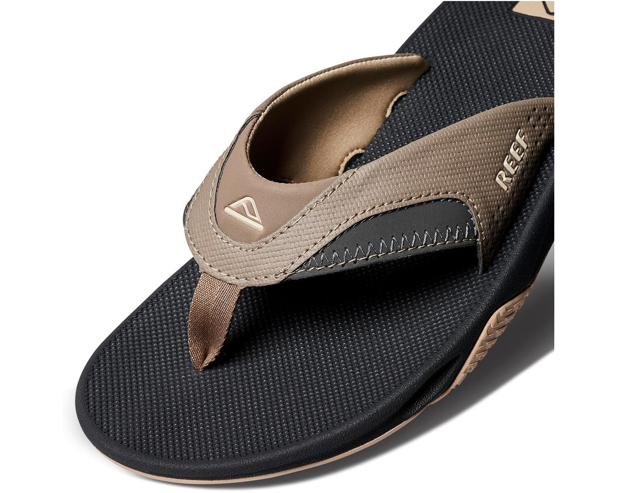 Front view tan thong strap and black textured footbed
